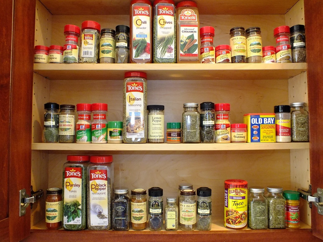 How Common Kitchen Spices Fight Bacteria
